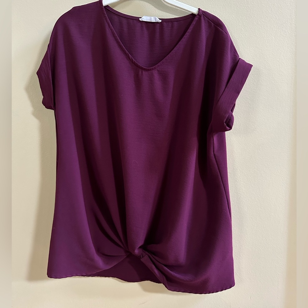 Twist hem top